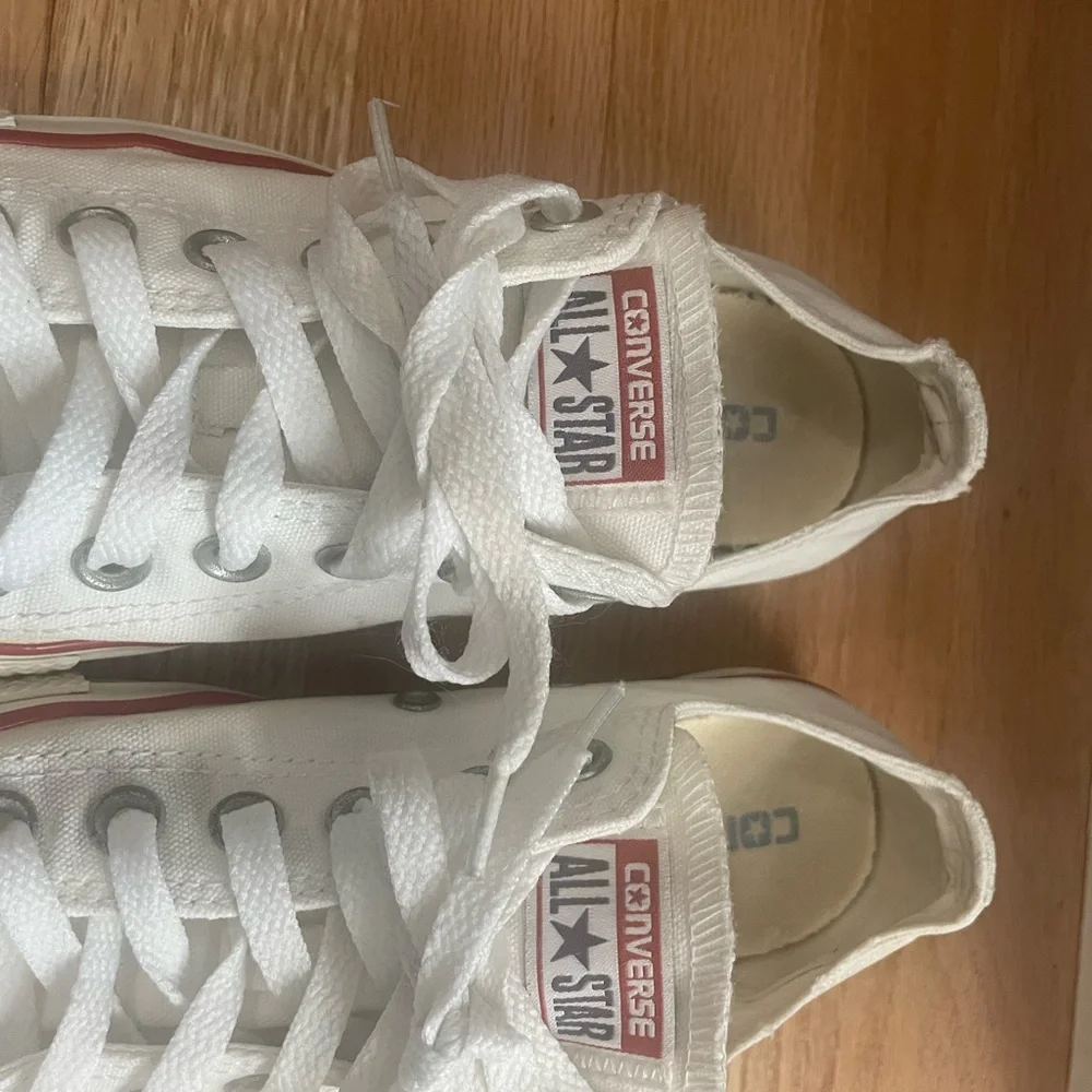Converse Chuck Taylor All-Star Unisex White Low Top Sneakers Women’s 7 Men’s 5 - Picture 2 of 16